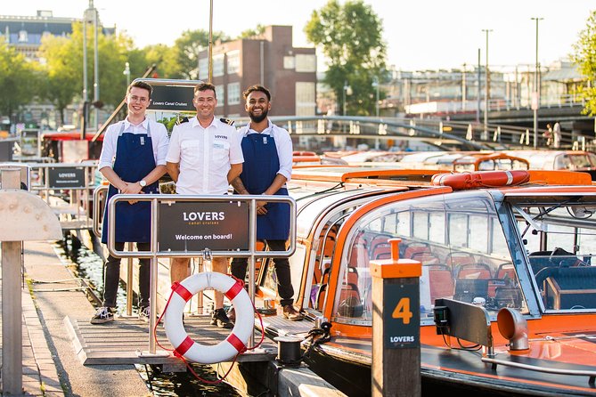 Dinner Canal Cruise Amsterdam: 4-Courses Including Drinks - Comfort and pacing: what to expect from the boat dinner setup