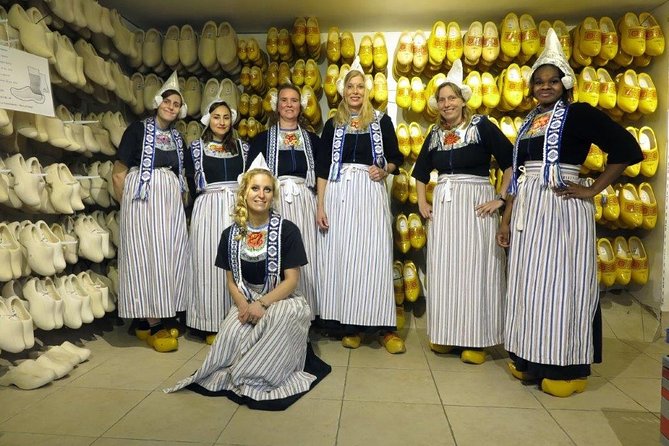 Dutch Experience in Volendam with Traditional Outfits - Should you book Simonehoeve for your Amsterdam-to-Volendam day?