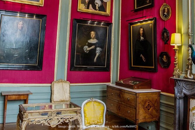 Dutch Golden Age: Private Tour of Amsterdam & Rembrandt's House - Dam Square and Damstraat: the royal centerpiece of the day