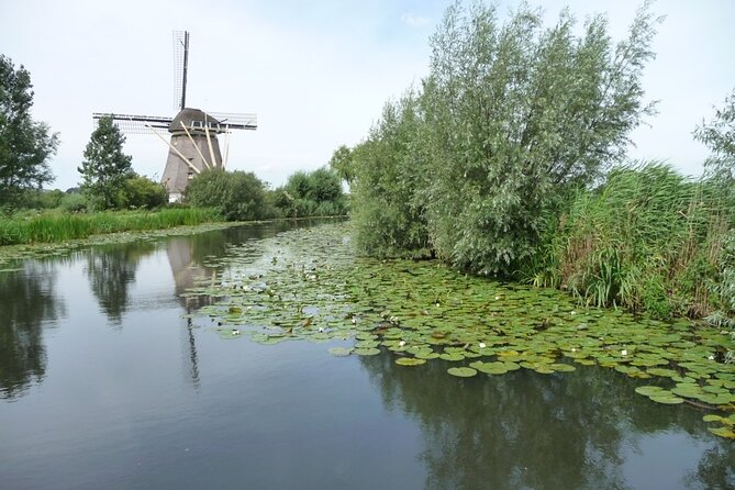 E-Bike PRIVATE tour Countryside of Amsterdam Volendam Marken - Monnickendam in 15 minutes: shipping industry town closure