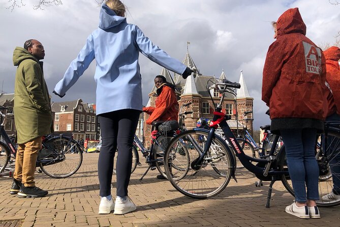E-Bike Tour, Amsterdam's Highlights and Hidden Gems - ARTIS Amsterdam Royal Zoo area and Entrepotdok: wildlife on the water