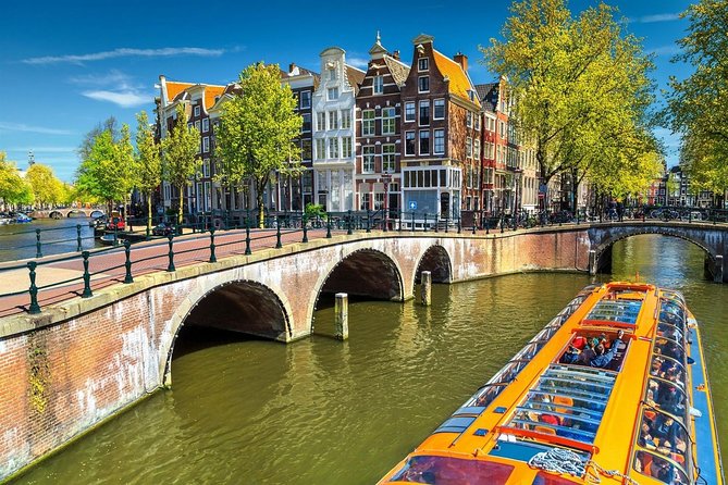 e-Scavenger hunt Amsterdam: Explore the city at your own pace - How the smartphone trail works (and what you’ll actually do)
