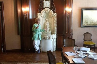 Elisabeth's Tailor made tours and services in Amsterdam and the Netherlands. - Leidseplein: where tasting rooms meet vintage café energy