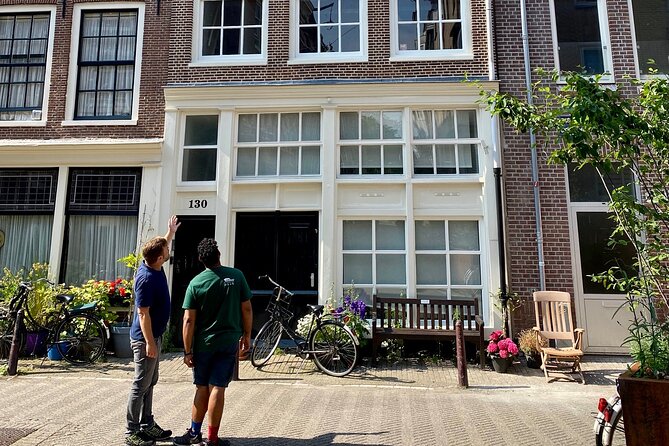 Explore hidden streets with friends - What You Get From the Guides: Michael and Christian’s Styles
