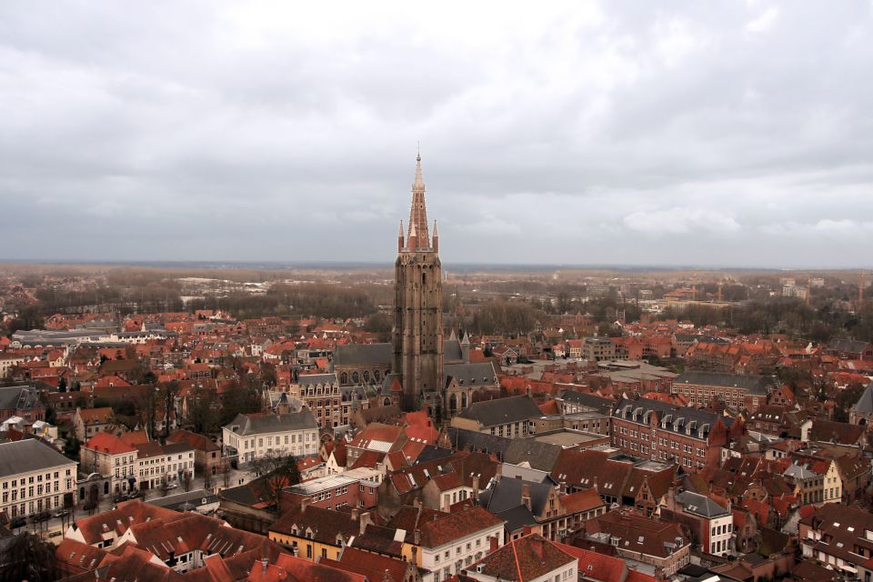From Amsterdam: Bruges Day Trip in English with Boat Option - 2 hours with an English guide: what you’ll actually remember