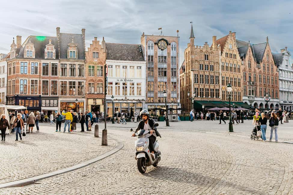 From Amsterdam: Day Trip to the Charming Brussels and Bruges - Brussels in a rush: Royal Galleries, Grand Place, and the Manneken Pis moment