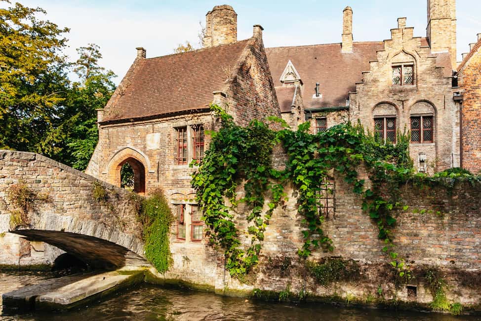 From Amsterdam: Day Trip to the Charming Brussels and Bruges - Food, shopping, and the practical reality of eating on a day tour