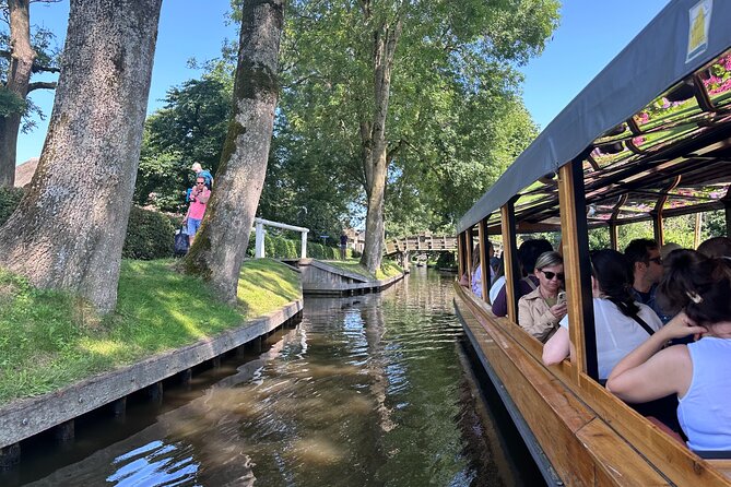From Amsterdam: Giethoorn Day Trip with Canal & Village Tour - Lunch in Giethoorn: a “pause” that keeps the day enjoyable