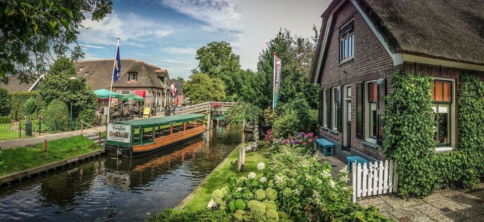 From Amsterdam: Giethoorn Sightseeing Tour and Canal Cruise - Why Giethoorn Feels Different Than Most Dutch Stops