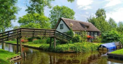 From Amsterdam: Giethoorn Sightseeing Tour and Canal Cruise - Meeting Your Driver in Amsterdam (And Riding in Real Comfort)