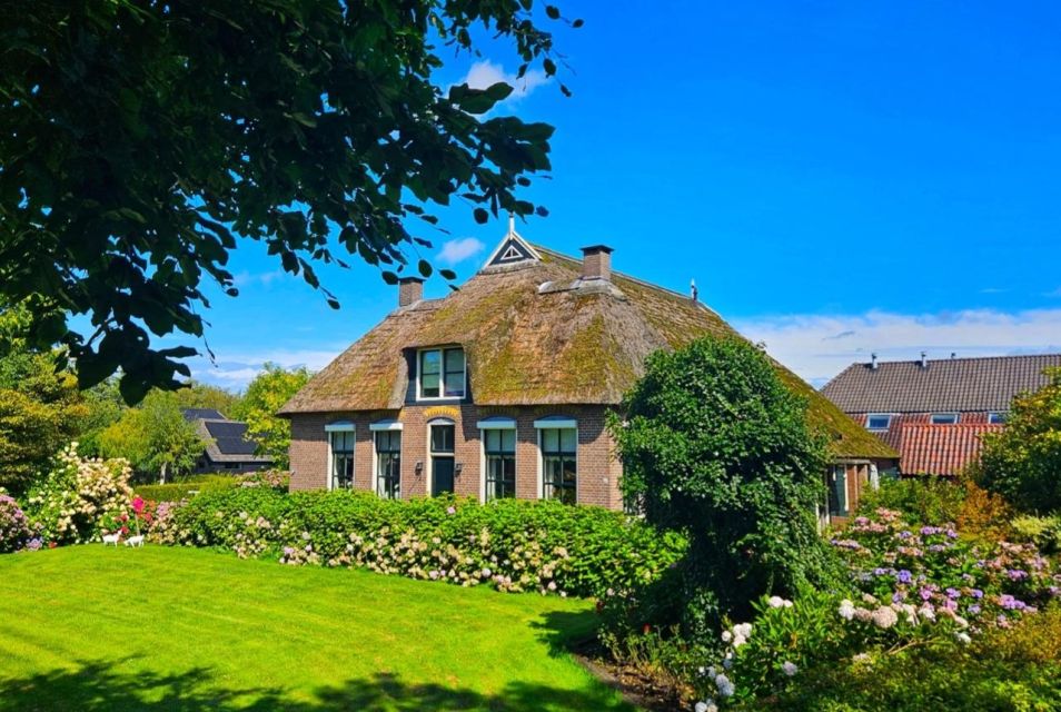 From Amsterdam: Giethoorn & Zaanse Schans Tour w/ Small Boat - Meeting at DoubleTree by Hilton near Amsterdam Centraal