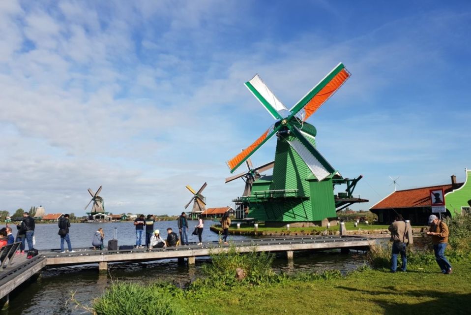 From Amsterdam: Giethoorn & Zaanse Schans Tour w/ Small Boat - The Whisper Boat cruise: drive your own electric boat