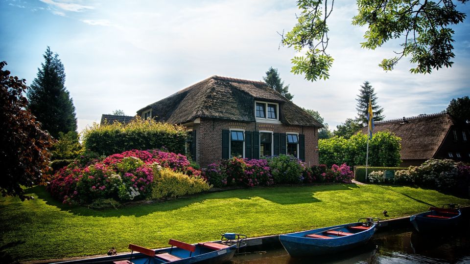 From Amsterdam: Private Sightseeing Tour to Giethoorn - The Private Mercedes Pickup: Saving Your Day, Not Just Your Time