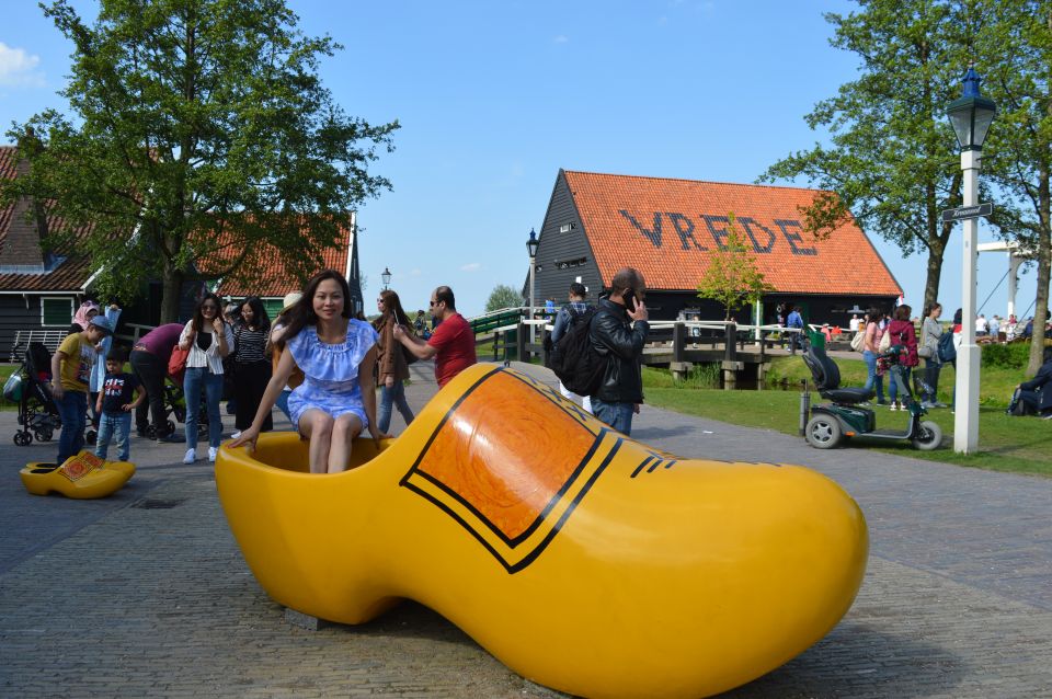 From Amsterdam: Small Group Zaanse Schans and Volendam Tour - Cheese Factory Demonstration: Traditional Clothes and How Food Became a Craft