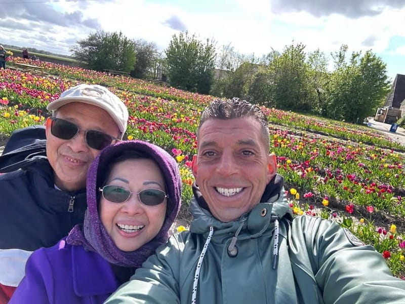 From Amsterdam to Giethoorn Day Trip - The 1-Hour Canal Cruise: The Main Event in Plain Sight