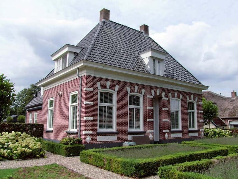 From Amsterdam: Zaanse Schans and Giethoorn Countryside Trip - Giethoorn’s canal magic: boat tour, thatched cottages, and bridge walks