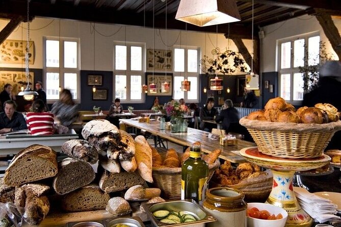 Full-Day Trip From Amsterdam to Keukenhof, Zaanse Schans + Cruise - Who this tour fits best