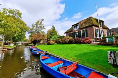 Giethoorn, Afsluitdijk, Zaanse Schans Day Tour Incl Hotel Pick Up - The Diamond Stop: Worth It, But Watch Your Expectations