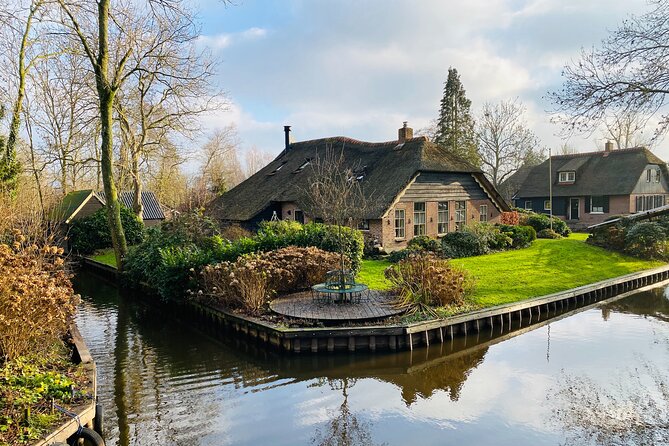 Giethoorn and Zaanse Schans Day Tour Small Group Incl. Boat Ride - Giethoorn Boat Cruise + Free Time: How to Get the Best Views