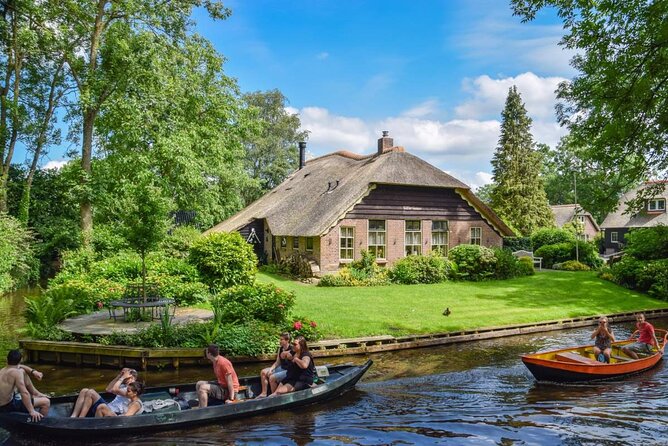 Giethoorn Day Trip from Amsterdam With Cruise and Cheeseplatter - Why Giethoorn Works So Well as a Day Trip From Amsterdam