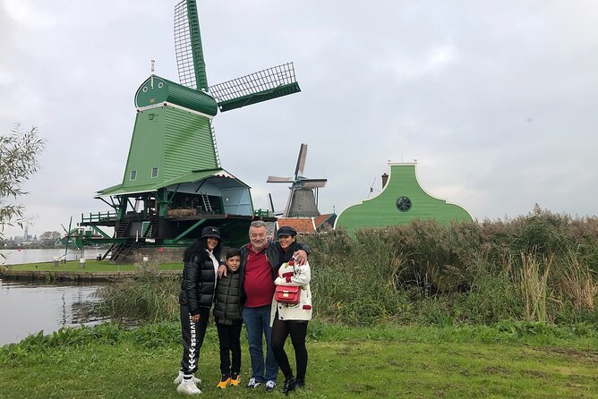 Giethoorn, Private Boat Tour & Zaanse Schans Windmills - Giethoorn by punter boat: one hour that feels like a deep breath