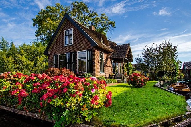 Giethoorn Private Tour & Boat Trip - Entering Giethoorn: What Those Canals and Thatched Roofs Really Mean