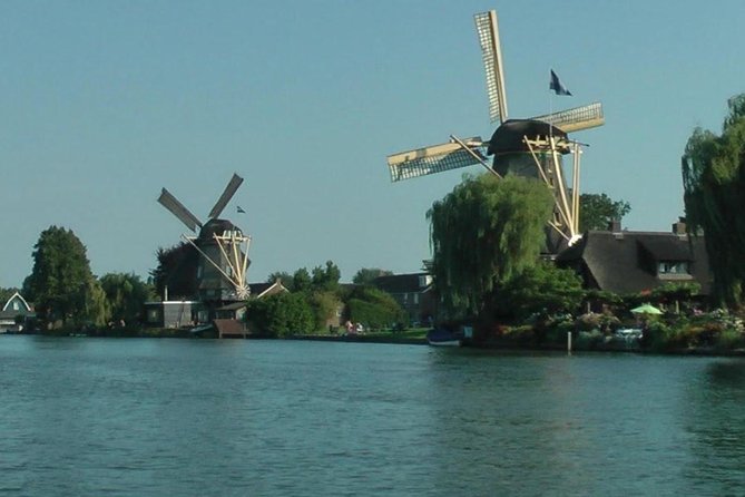 Giethoorn Private Tour Guide Giethoorn in luxury Jaguar S Type - Molen de Vriendschap Windmills: A Quick Picture Break That Fits the Day