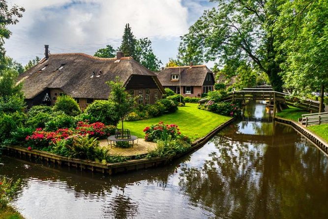 Giethoorn Private Tour Guide Giethoorn in luxury Jaguar S Type - Price Per Group and the Real Value Math for Up to 4 People
