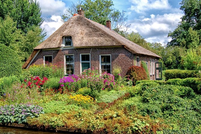 Giethoorn Private Tour with Cruise and Lunch from Amsterdam - Why Giethoorn Looks and Feels Different From Amsterdam