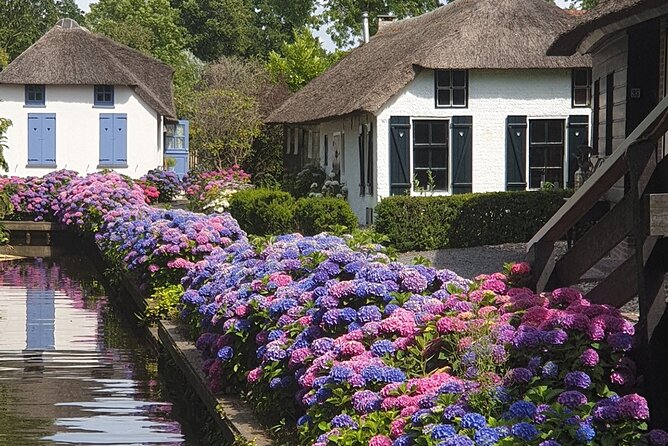 Giethoorn, Zaandam & Zaanse Schans Day Tour w/ Small Boat Ride - The tour guide makes the difference: names to remember and what to look for