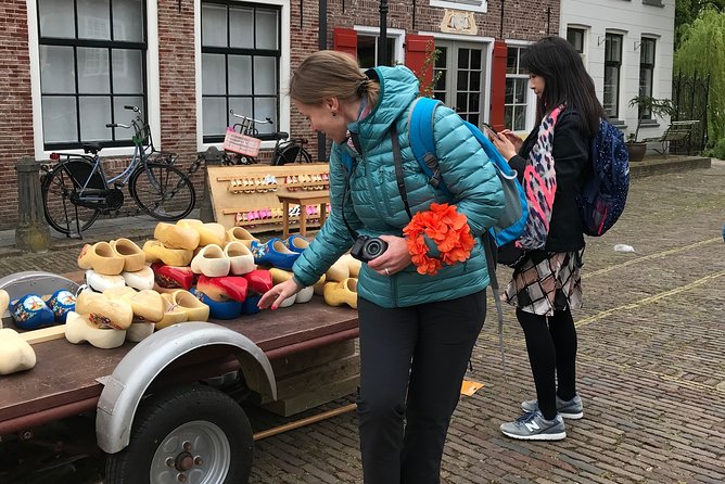 Half-Day Edam and Volendam Private Walking Tour from Amsterdam - Family smokehouse time: eel soup lunch suggestion (except Mondays)