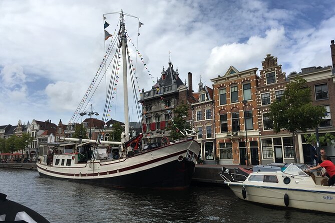 Holland Four City Charm Tour - Private Day Tour - The Hague: Parliament views, the Dutch king’s working palace, and Binnenhof