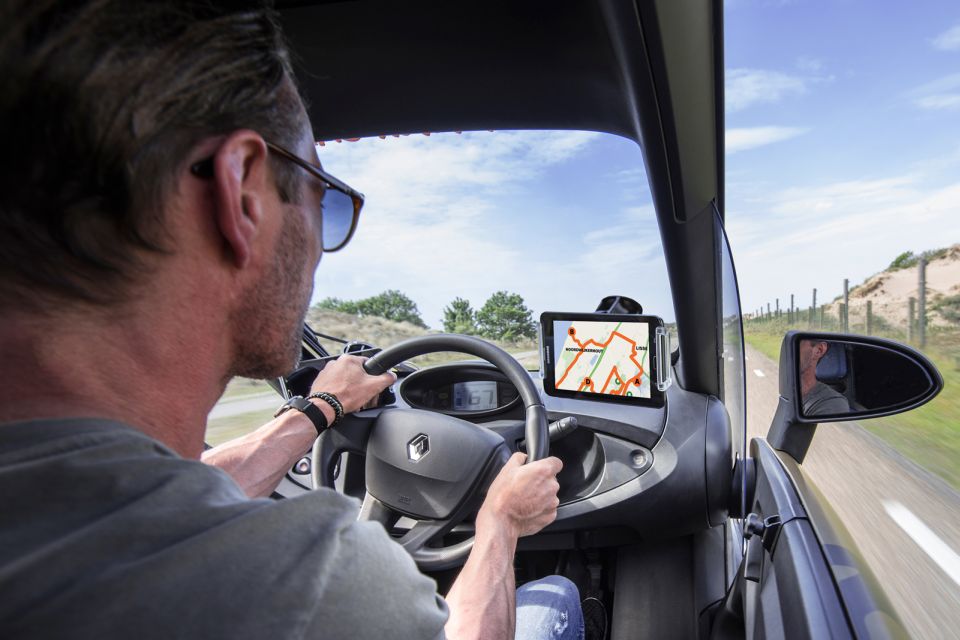 Lisse: Drive-it-Yourself History and Castle Audio Tour - Driving the electric Renault Twizy: easy controls, tight entry