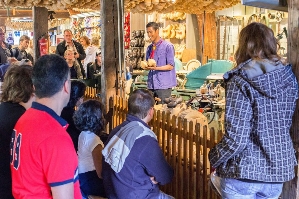 Marken, Volendam and Edam: Private Full-Day Tour - Getting around smoothly with local buses and built-in ticket handling