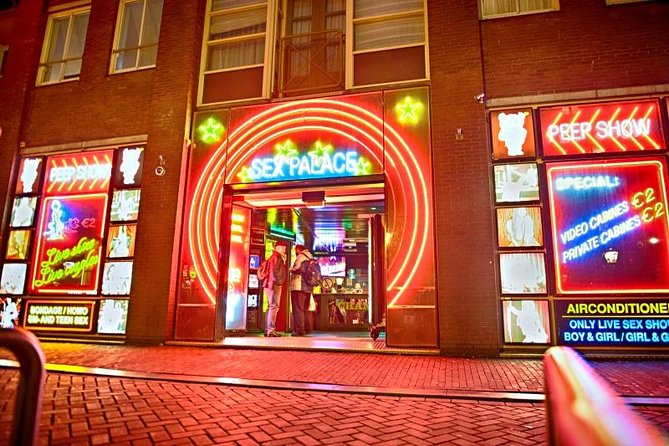 MUST DO: Amsterdam's Red Light District tour with a local - Stop 1: The Red Light District streets (what you’ll notice, what you’ll understand)