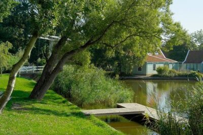 Off the beaten paths Dutch Country Side Private Tour in Jaguar - Volendam: fish-town charm without the grind