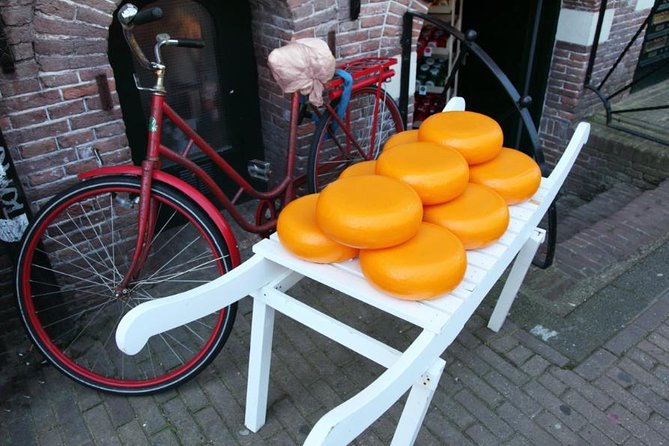 Off the Beaten Paths Dutch Landscape Private Tour 1/2 day Jaguar - Monnickendam and Edam: centuries-old towns and cheese as the star