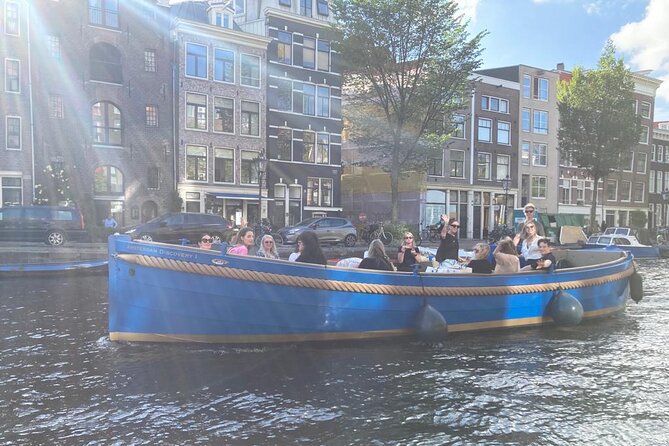 Open Dutch Boat! Silent electric drive. Nice cosy boat ride... - Key highlights on the water