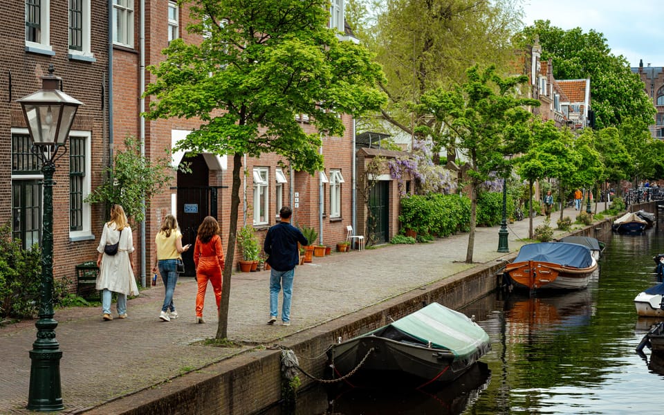 Outside Escape Amsterdam with your friend(s) and have fun! - Group size and who this is best for