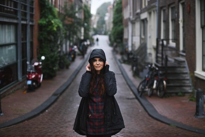 Personal Travel and Vacation Photographer Tour in Amsterdam - What you actually get: pro photographer, custom route, and the download plan