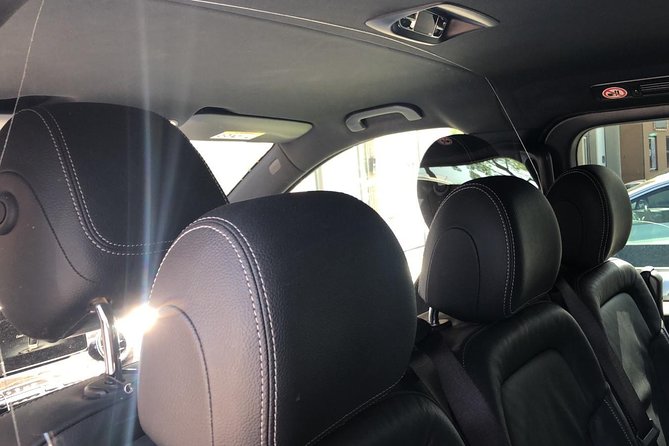 Private Amsterdam Departure Transfer to AMS Schiphol Airport - The “luxury van vs sedan” decision (and why it affects comfort)