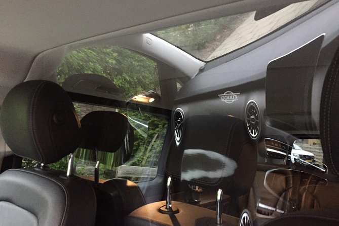 Private Amsterdam Departure Transfer to AMS Schiphol Airport - Delays happen—your best move is to communicate fast