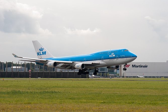 Private Amsterdam Departure Transfer to AMS Schiphol Airport - Pickup in Amsterdam: what to expect when the car arrives
