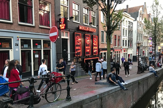 Private Amsterdam Red Light District and Coffee Shop Tour - The Dam: wooden-pole foundations and Amsterdam’s hidden engineering