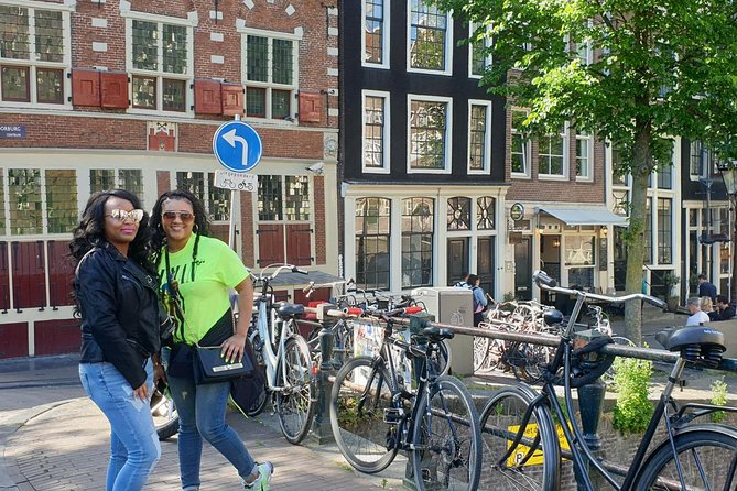 Private Amsterdam Red Light District tour with food tastings - Why This Private Red Light District Tour Feels Smarter Than Wandering