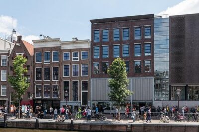 Private Amsterdam WW2 walking tour - Verzetsmuseum and Hollandsche Schouwburg: resistance and the deportation process