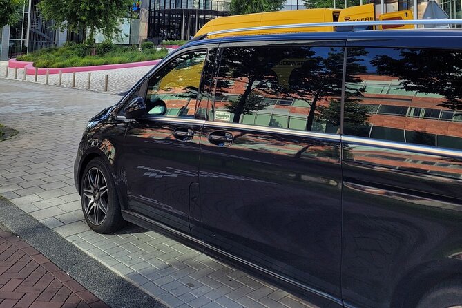 Private Departure Transfer: Schiphol Airport Amsterdam - The ride experience: comfortable, simple, and driver-led