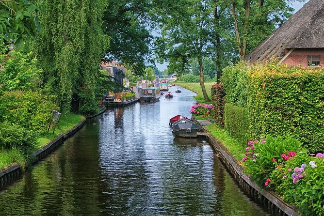 Private Giethoorn & Zaanse Schans Windmills Sightseeing Tour from Amsterdam - Door-to-door comfort: what the private setup really gives you