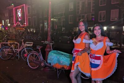 Private Hostess Bar Tour in Amsterdam Red Light District (3h) - The meeting point and 7:30 pm timing: easy start, easy finish