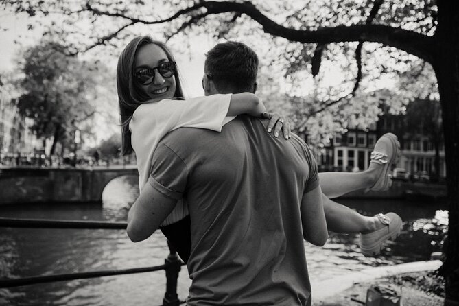 Private Love Story Photowalk Experience - Meeting point and practical logistics that matter
